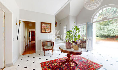 Maison - 318 m² - 8 pièces