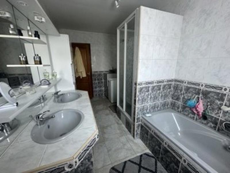 Pavillon - 135 m² - 6 pièces