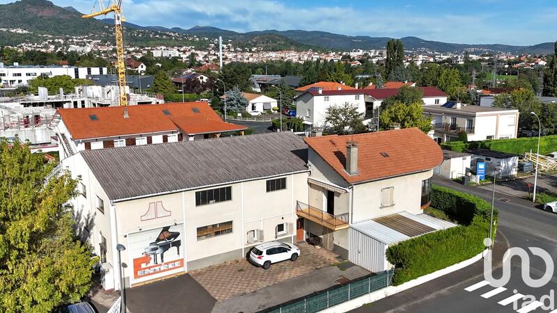 Maison - 195 m² - 9 pièces