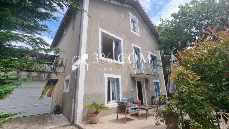 Maison - 240 m² - 8 pièces