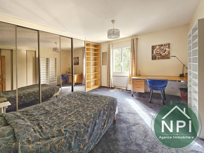 Maison - 280 m² - 9 pièces