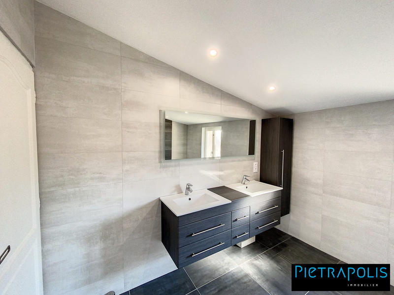 Maison - 180 m² - 7 pièces