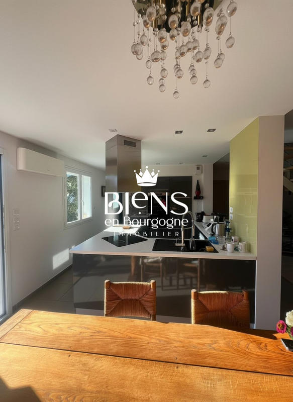 Maison traditionnelle - 150 m² - 5 pièces