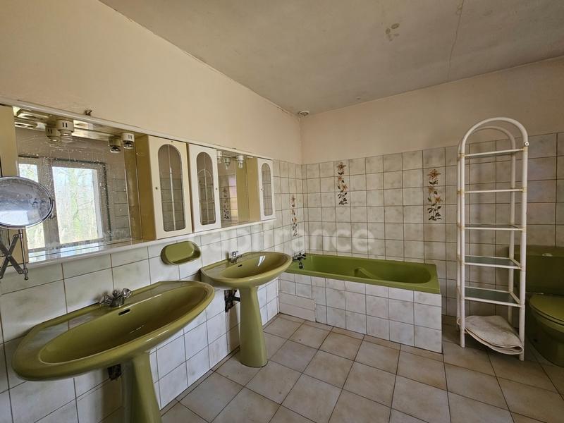 Maison - 214 m² - 7 pièces