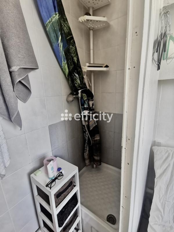 Studio - 8 m² - 1 pièce