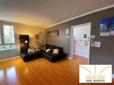 Appartement - 81 m² - 5 pièces