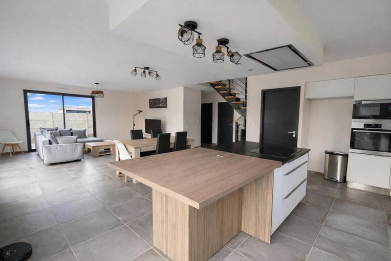 Maison - 174 m² - 8 pièces