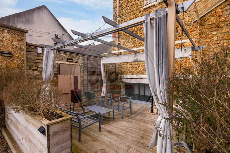 Maison - 351 m² - 13 pièces