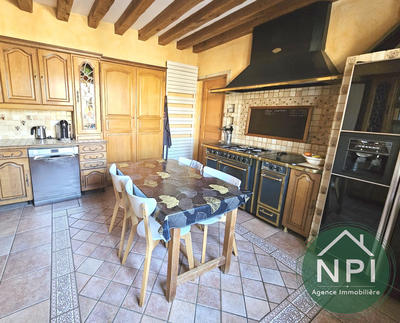 Maison - 280 m² - 9 pièces