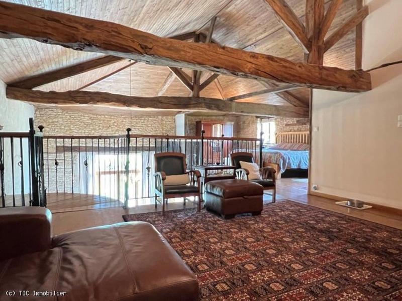 Maison - 270 m² - 11 pièces