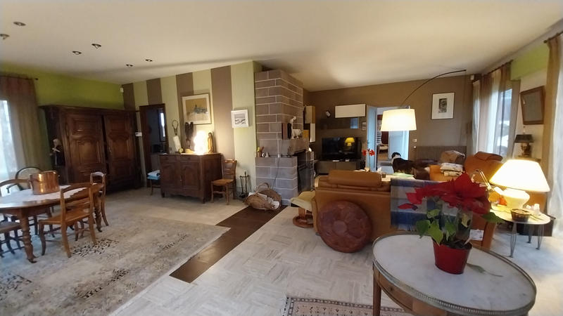 Maison - 245 m² - 8 pièces