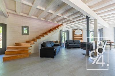 Maison - 227 m² - 5 pièces