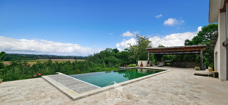 Maison - 280 m² - 8 pièces