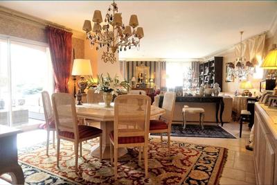 Mas - 303 m² - 8 pièces