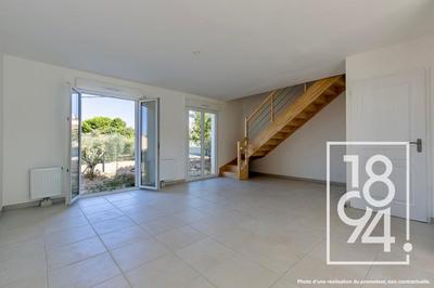 Maison - 90 m² - 5 pièces