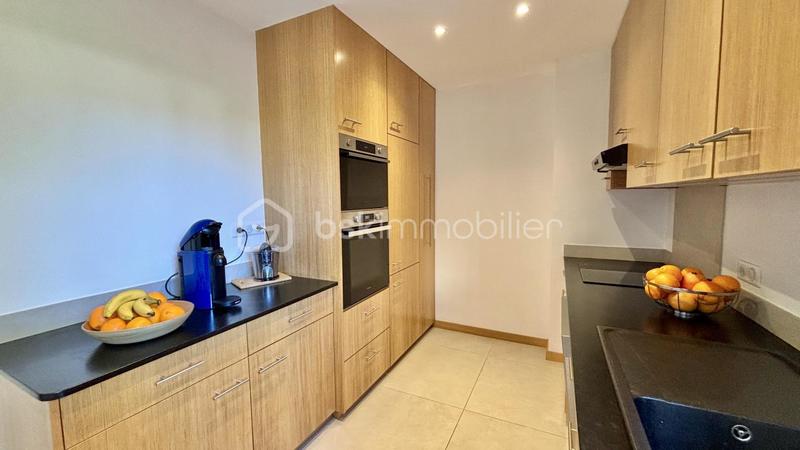 Appartement - 80 m² - 3 pièces