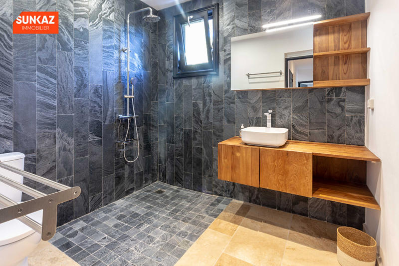 Appartement - 90 m² - 4 pièces