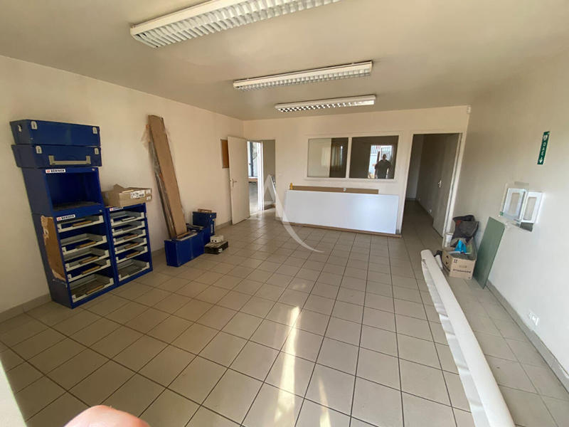 Local d'activité / Entrepôt - 216 m²