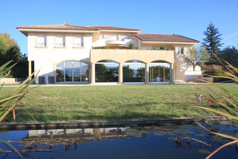 Maison - 750 m² - 15 pièces