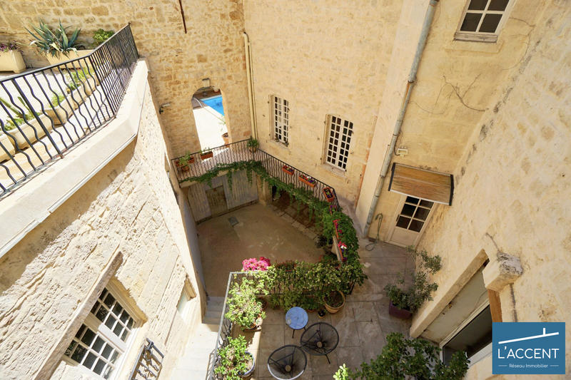 Maison - 437 m² - 14 pièces