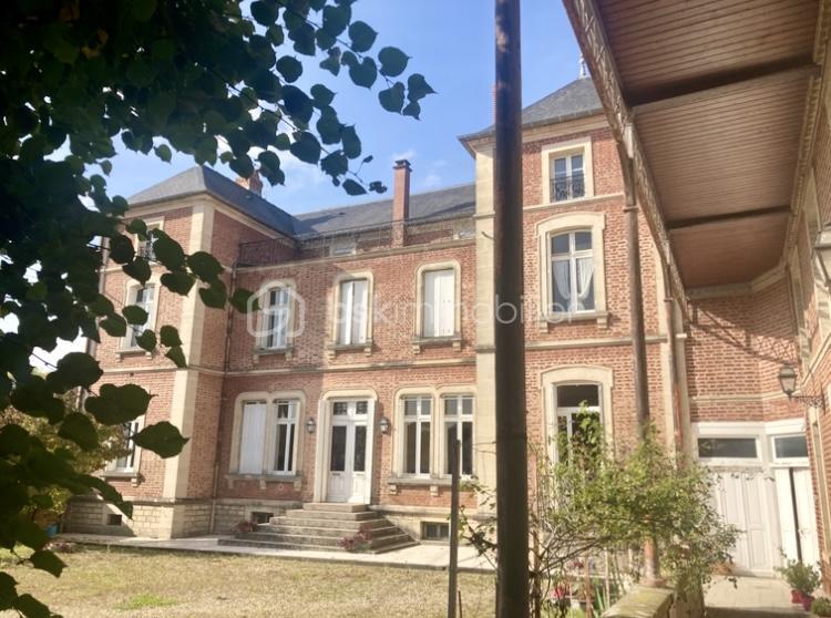 Demeure - 600 m² - 14 pièces