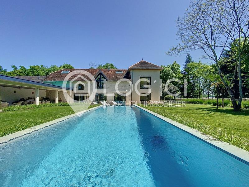 Maison - 240 m² - 7 pièces