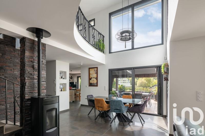 Maison - 220 m² - 7 pièces