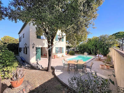 Maison traditionnelle - 156 m² - 6 pièces