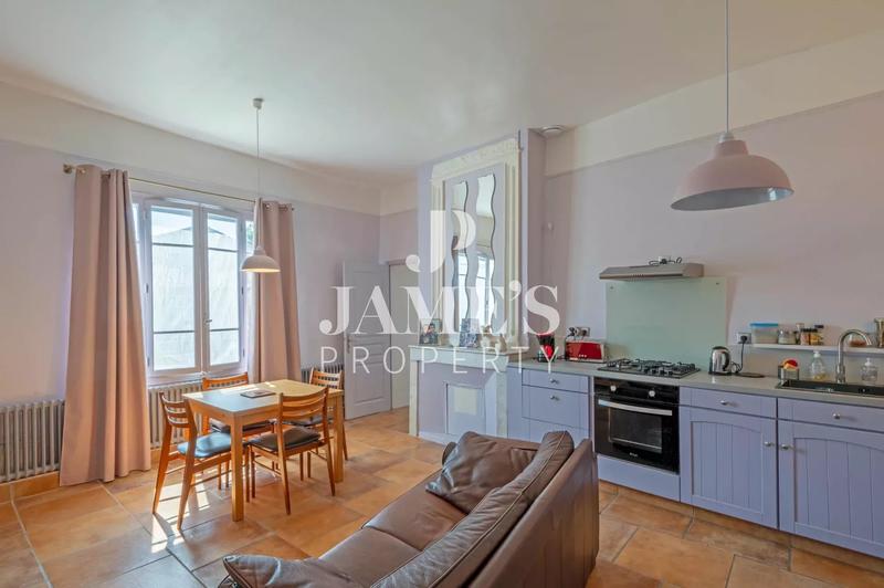 Maison - 255 m² - 7 pièces