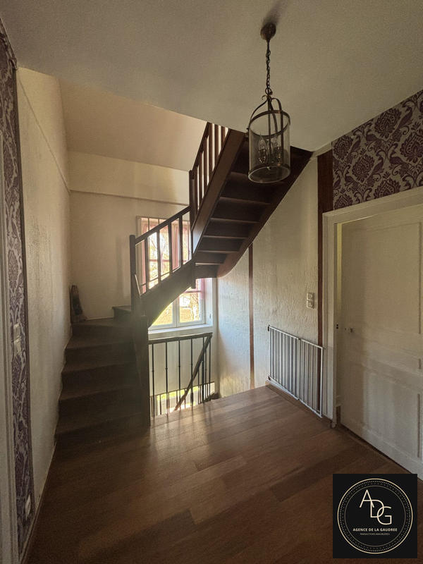 Maison - 221 m² - 9 pièces