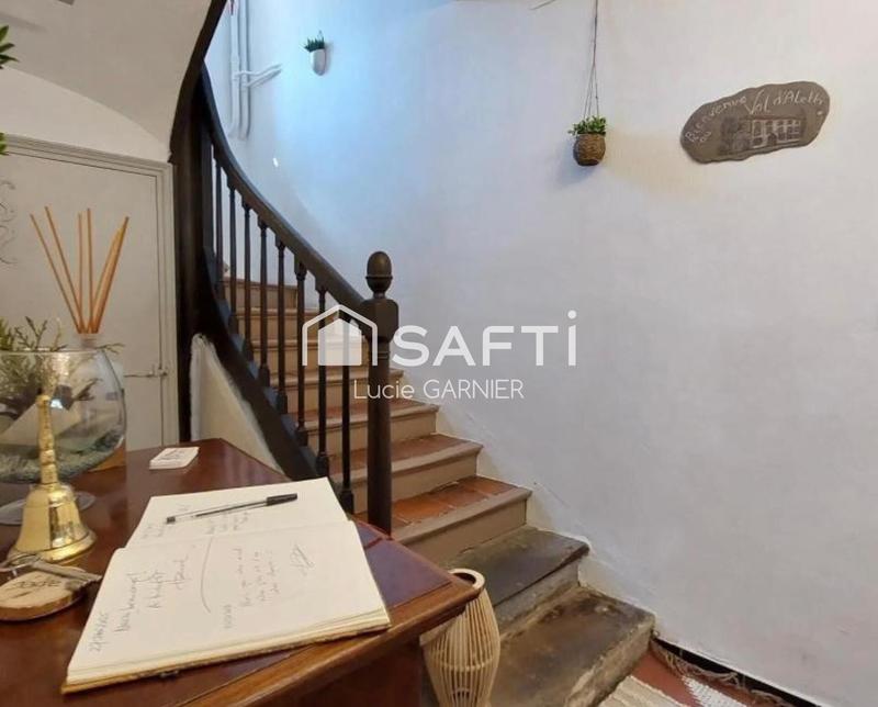 Maison - 300 m² - 13 pièces