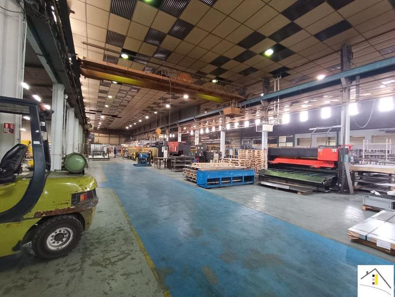 Local commercial - 5 100 m² - 8 pièces