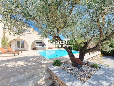 Villa - 227 m² - 8 pièces