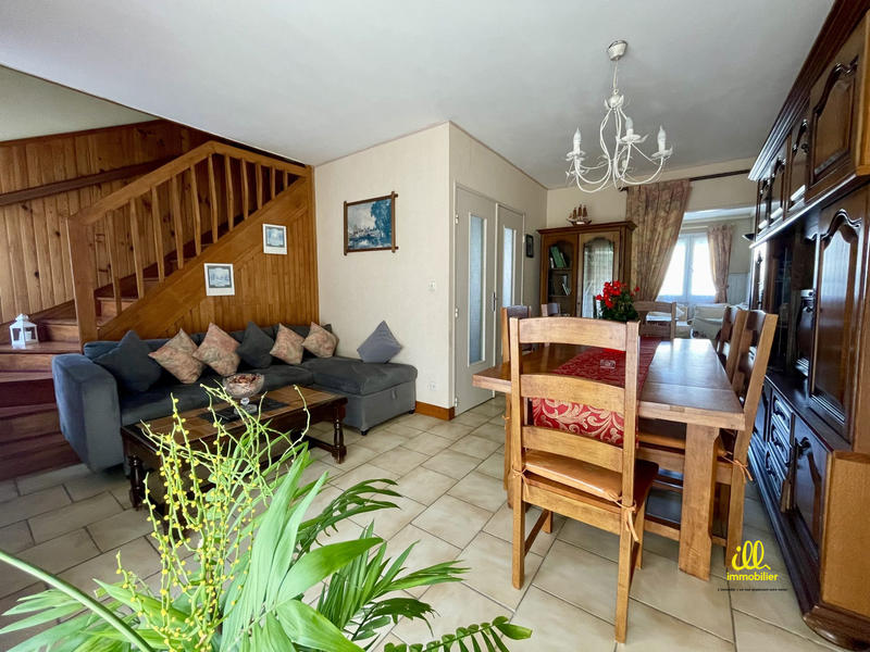 Maison - 99 m² - 5 pièces