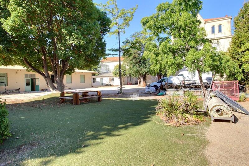 Propriété - 545 m² - 23 pièces