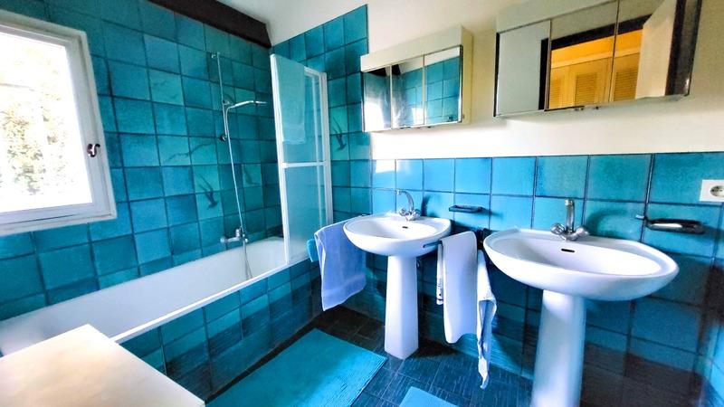 Maison - 236 m² - 7 pièces