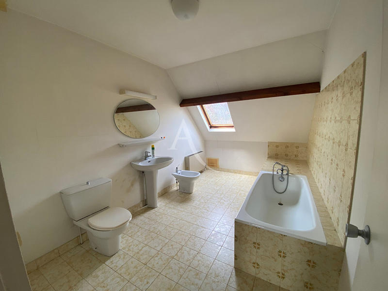 Maison - 260 m² - 9 pièces