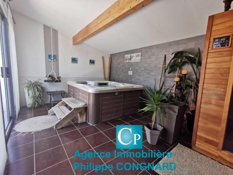 Maison - 270 m² - 8 pièces