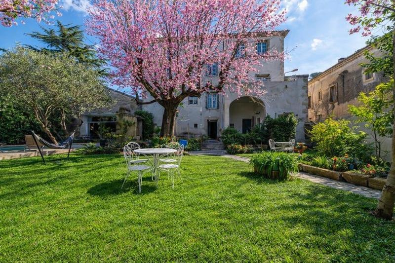 Maison - 465 m² - 15 pièces