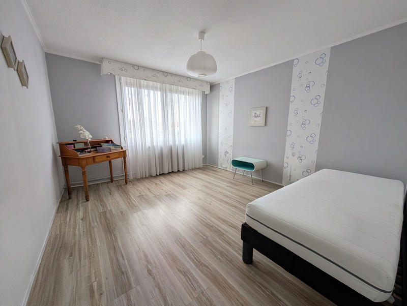 Maison - 210 m² - 8 pièces