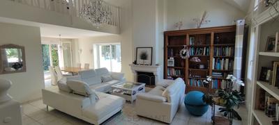 Maison - 220 m² - 8 pièces