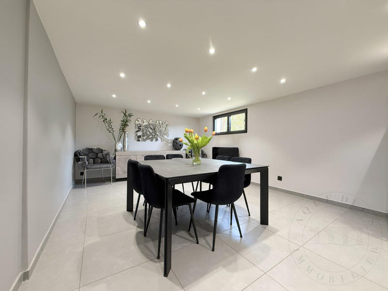 Maison traditionnelle - 179 m² - 6 pièces