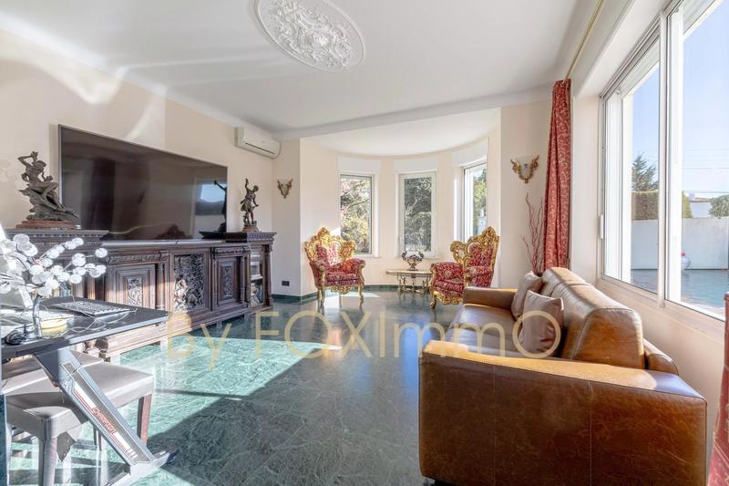 Maison - 280 m² - 7 pièces