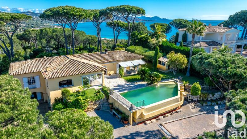 Maison - 230 m² - 7 pièces