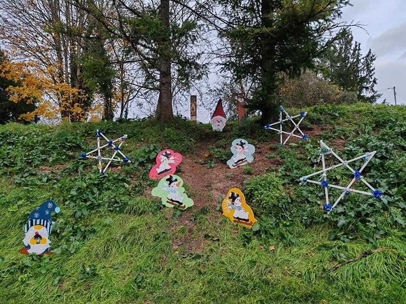 Décorations de Noël et recyclades hivernales