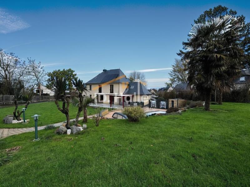 Maison - 245 m² - 10 pièces