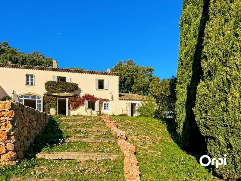 Mas - 261 m² - 6 pièces