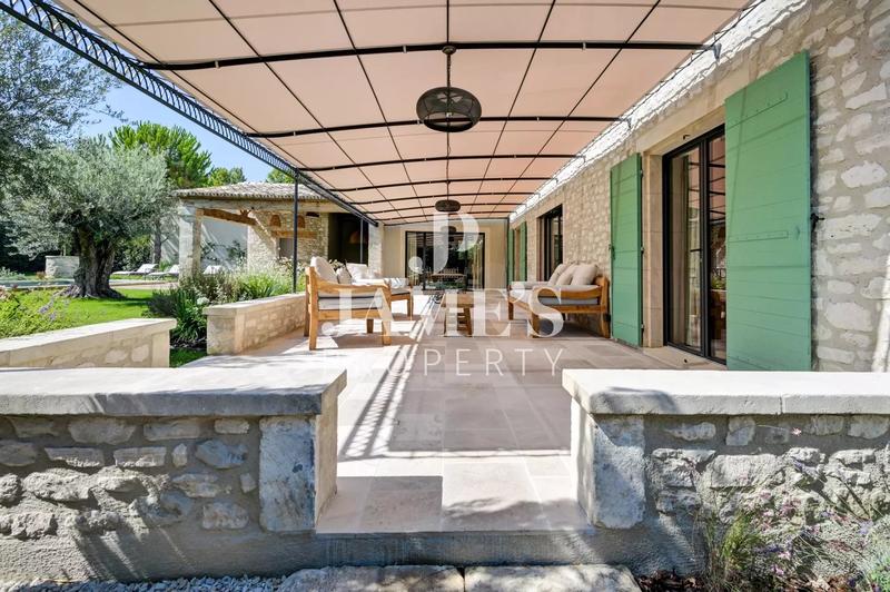 Maison - 250 m² - 5 pièces