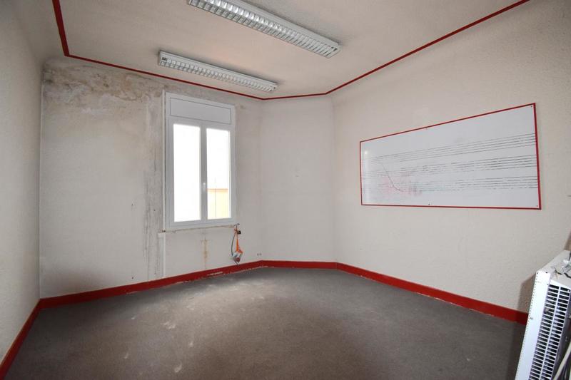 Bureau - 118 m² - 7 pièces