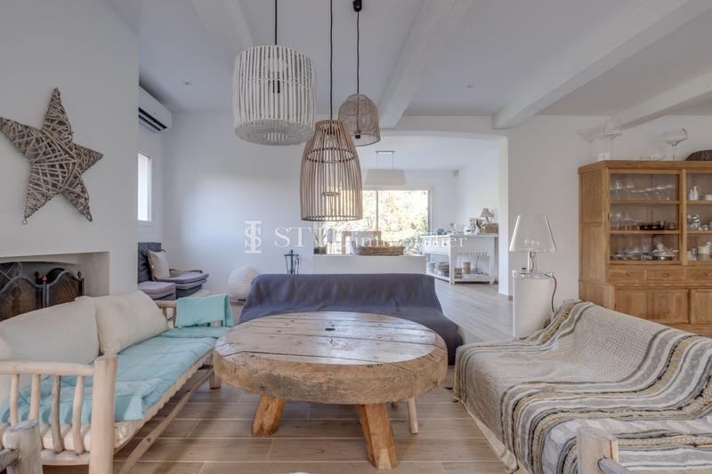 Villa - 300 m² - 6 pièces